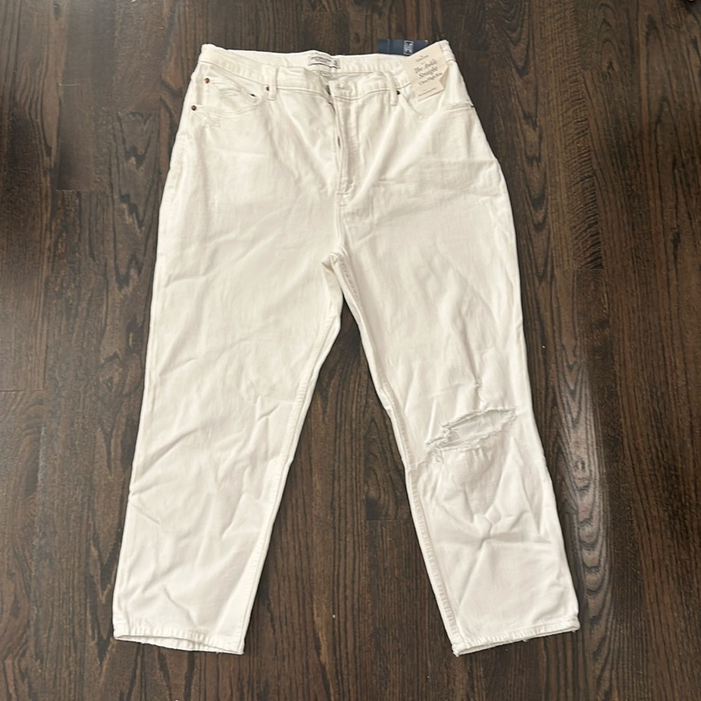 BNWT White denim distressed ankle straight jean